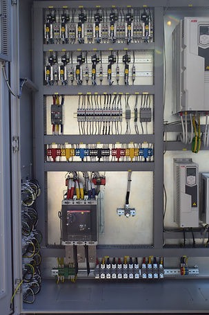 MCC cabinet wiring and busbar layout
